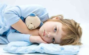 Trẻ trằn trọc, khó ngủ gây ảnh hưởng tới sức khỏe nguyên nhân là do thiếu chất gì