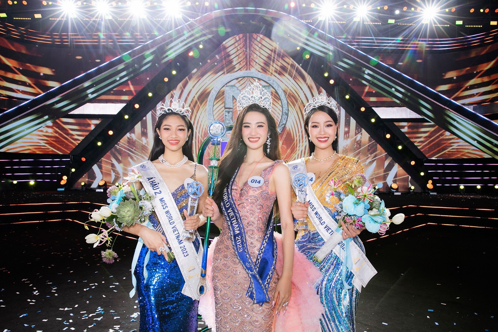 Hoa hậu Ý Nhi rạng rỡ vào đêm đăng quang Miss World Việt Nam 2023