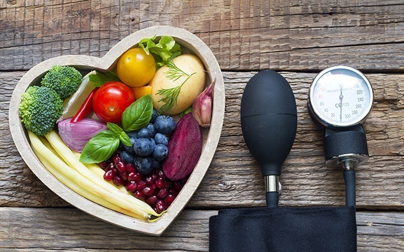 Ăn uống khoa học và đảm bảo đủ dinh dưỡng giúp cải thiện huyết áp