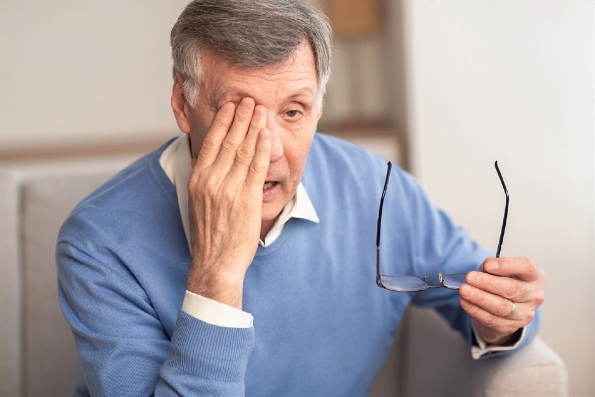 Người cao tuổi bị mất thị lực hoặc thị lực mờ cũng có thể là dấu hiệu của bệnh đột quỵ cần chú ý