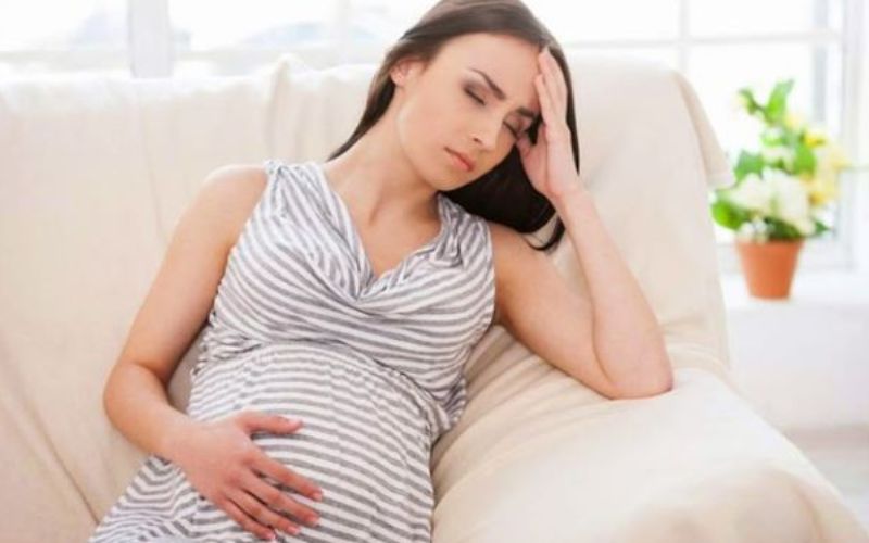 Phụ nữ có thai không nên dùng rau ngải cứu để chữa rối loạn tiền đình 